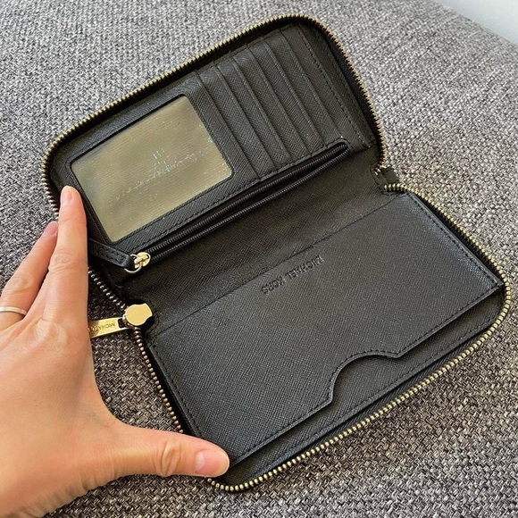 Michael Kors wristlet wallet - Picture 4 of 8